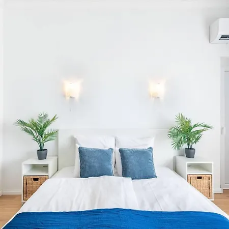 River View With Balcony Lägenhet *