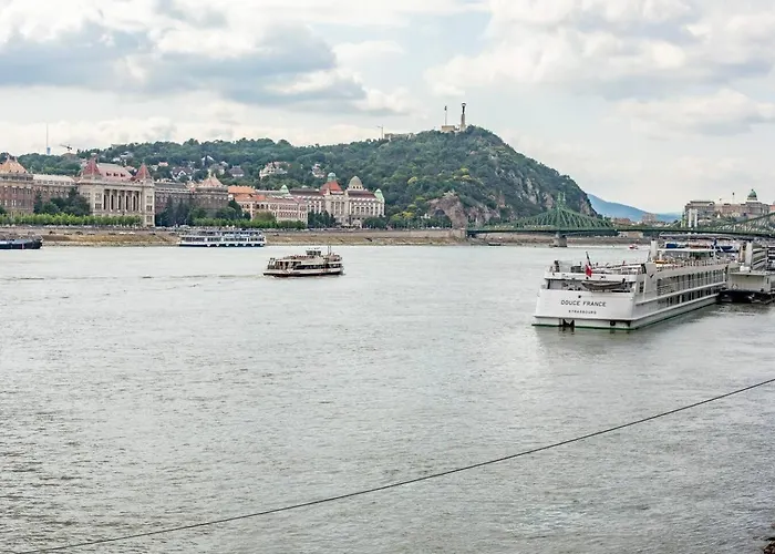 Apartament River View With Balcony