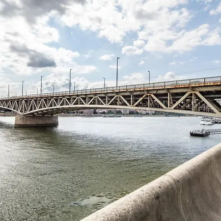 شقة River View With Balcony بودابست